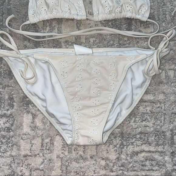🏷️ 5 for $25 - OLD Navy Embroidered Bikini - Picture 3 of 9